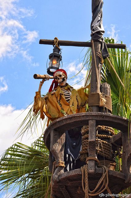 Walt Disney World  The Pirates Life for me! Disney Rides, Disney World Magic Kingdom, Disney Photography, Parc D'attraction, Disney Magic Kingdom, Disney Photos, Theme Halloween, Disney Park, Pirate Theme