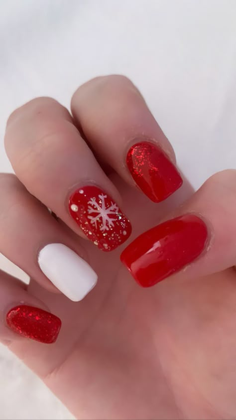 Crismas Nails Idea, Squoval Christmas Nail Ideas, Crismas Nails Simple, Nail Art Crismas, Crismas Nails Art, Crismas Nails, Christmas Themed Nails, Nail Inspired, Bad Nails