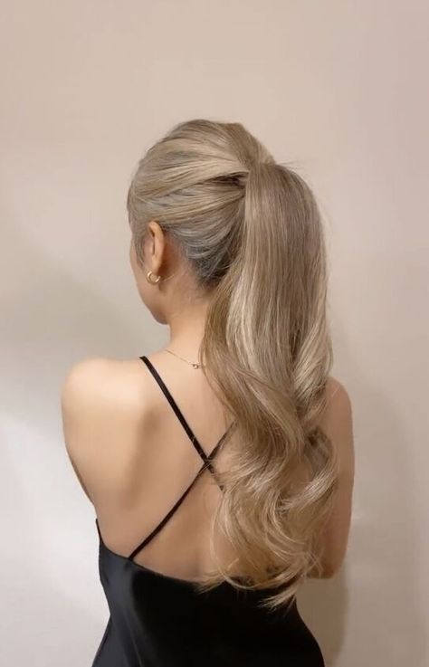 High Pony With Volume, Ariana Grande Pony, Ponytail With Extensions, Ponytail Bridal Hair, Straight Ponytail Hairstyles, Volume Ponytail, Engagement Hair, Voluminous Ponytail, Chic Ponytail