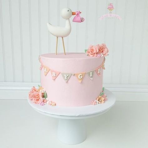 Baby Shower Pasta, Stork Cake, Girl Shower Cake, Baby Shower Cake Designs, Pink Baby Shower Cake, Stork Baby Showers, Gateau Baby Shower, Baby Mold, Pastel Baby Shower