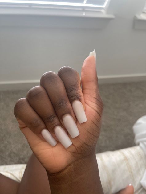 White Nails Dark Skin Black Women, White Nails On Dark Skin, Soft White Nails, Nails On Dark Skin, Nails Dark Skin, Milky White Nails, Nails Dark, Milky Nails, Cream Nails