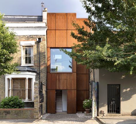 Small Front Yards, Steel Architecture, Clad Home, Architecture Today, Hidden House, Awesome Architecture, British Architecture, City Planning, House London