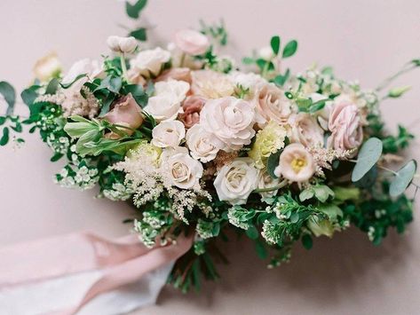 9 Timeless Wedding Color Palettes That Work for Every Season and Theme - There are certain color palettes that look beautiful at any wedding, no matter the time of year, theme, or decade—and these timeless wedding colors are a good place to start. roses, pink, flowers, bouquet, greenery {Courtney Inghram Floral Design} Timeless Wedding Colors, Pink Flowers Bouquet, Wedding Themes Outdoor, Bouquet Greenery, Classic Wedding Themes, Old World Wedding, Winter Wedding Color Palette, Popular Wedding Colors, Wedding Color Palettes