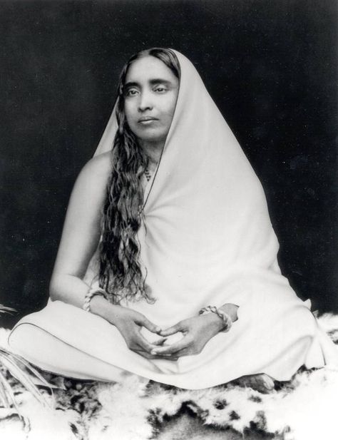 Sharada Devi - Ramakrishna's wife Sarada Devi, Sri Sri Ravi Shankar, Arte Yoga, Saints Of India, Good Introduction, Sri Sri, Swami Vivekananda, Divine Mother, Western Women