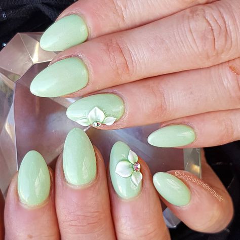 Mint green Blue And Green Wedding Nails, Green Acrylic Nails Almond, Pastel Green Nails Design, Aqua Green Nails, Acrylic Nails Green, Nails Almond Acrylic, Acrylic Nails Almond, Gem Nail Designs, Mint Green Nails