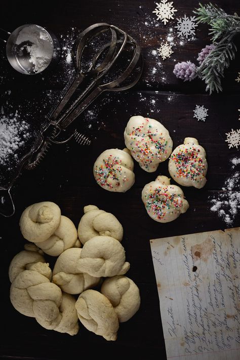 Italian Knot Cookies, Knot Cookies, Italian Holiday Cookies, Italian Holiday, Italian Cookies, Holiday Cookie, Cookies Recipes, Cookies Ingredients, Christmas Recipes