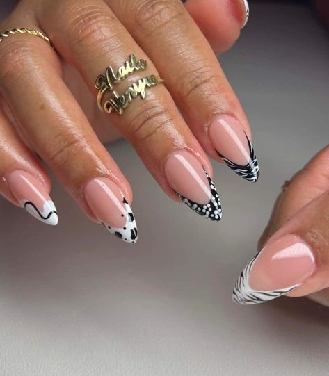 Black Nail Art Ideas, Long Black Nails, Paznokcie Hello Kitty, Black Gel Nails, Kutek Disney, Unghie Sfumate, Short Almond, Smink Inspiration, Black Nail Designs