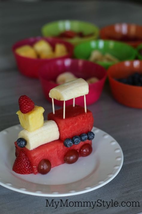 Rocky Railway VBS Snack Ideas - Southern Made Simple Superfood Snacks, Kreative Snacks, Decorações Com Comidas, Food Art For Kids, Easy Food Art, Summer Snacks, Deilig Mat, Fun Kids Food, Food Crafts