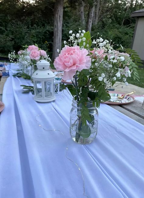 Sweet 16 Floral Centerpieces, Spring Theme Sweet 16, Pastel Pink Sweet 16, Sweet Sixteen Table Centerpieces, Sweet Sixteen Table Decorations, Centerpieces For Sweet 16 Party, Simple Sweet 16 Party Ideas At Home, Outside Sweet 16, Flower Sweet 16 Theme