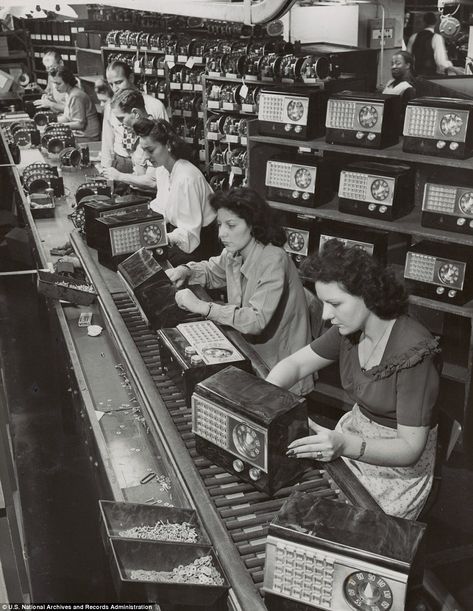 Working an assembly line was a common career in the mid-1900s that both men and women did ... Old Time Radio, Paris Images, Old Radios, Wow Video, Assembly Line, National Archives, Moving Image, Vintage Radio, Running Man