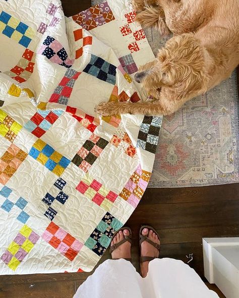 Checkerboard Quilt Block, Scarp Fabric Projects, Quilt Patterns Vintage, Small Square Quilt, Checkerboard Quilts, Quilt Squares Ideas, Simple Baby Quilt, Checkerboard Quilt, Vintage Quilt Fabric