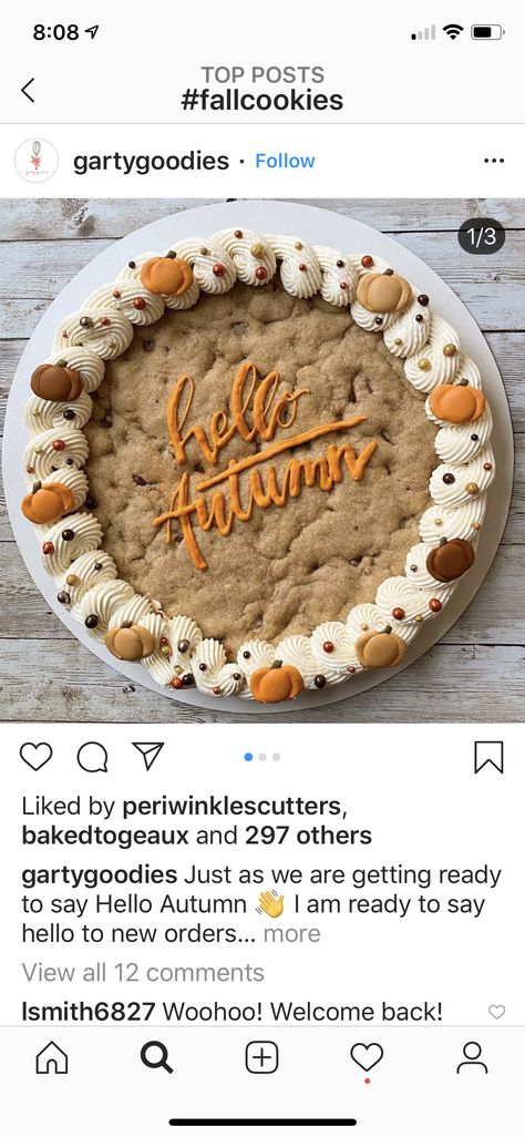 Cookie Cake Halloween Design, Fall Message Cookie Ideas, Construction Cookie Cake, Purple Cookie Cake, September Cookies Decorated, Fall Themed Cookie Cake, Winter Cookie Cake Ideas, Cookie Cake Thanksgiving, Thanksgiving Cookie Cake Ideas