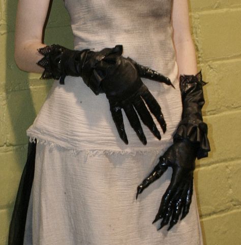 claw gloves, via Flickr. Hash Slinging Slasher, Steampunk Witch, Halloween Costumes 2022, Crow Costume, Claw Gloves, Character Board, Halloween This Year, Creative Halloween Costumes, Costume Makeup