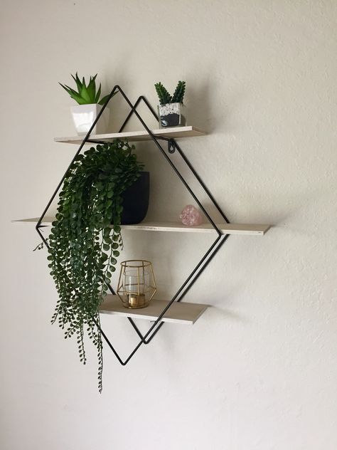 Cute shelf and fake plants to make apartment more cozy Dorm Room Setup, Remodel Closet, Bedroom Plants Decor, Cute Shelf, Dorm Room Walls, Fake Plants Decor, Bedroom Plants, Teen Bedroom Decor