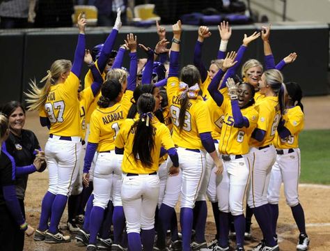 Geaux Tigers 🐯💛💜🎾 Lsu Softball, Lsu Tigers Baseball, Lsu College, College Softball, Softball Pictures, Geaux Tigers, Mississippi State, Game 3, College Team