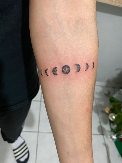 Minimalistic tattoo based on seven moon phases Moon Passes Tattoo, Moon Phases Tattoo Men, Phases Of Life Tattoo, Unique Moon Tattoo Ideas Men, Moon Phase Knee Tattoo, Moon Tattoo Men Arm, Tattoo Ideas For Men Moon, Stages Of Moon Tattoo, Small Moon Tattoo Men