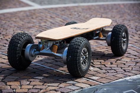 Skateboard Images, Motorized Skateboard, Outdoor Roller Skates, Arduino Projects Diy, Futuristic Motorcycle, Dirt Bike Girl, Cool Skateboards, Skateboard Design, Electric Skateboard