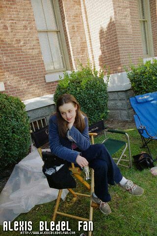 Gilmore Girls Behind The Scenes, Gilmore Girls Cast, Rory And Jess, Gilmore Girls Fan, Team Logan, Alexis Bledel, Lorelai Gilmore, Rory Gilmore, Tv Girls