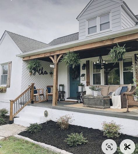 Rustic Farmhouse Exterior, Front Porch Design, Farmhouse Landscaping, Farmhouse Porch, Beautiful Farm, Front Steps, Front Porch Decorating, Up House, Porch Design