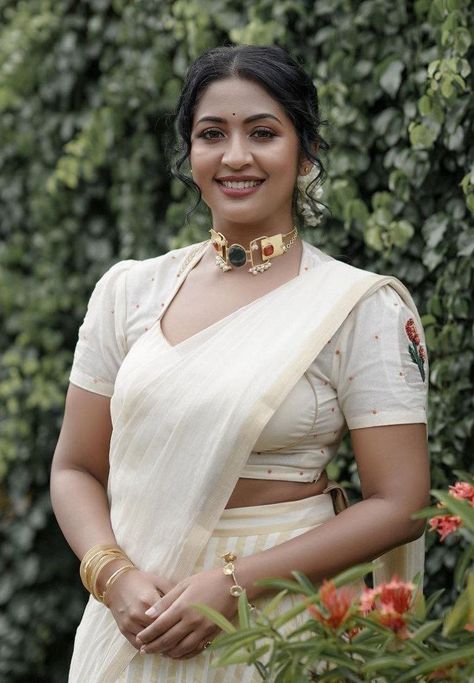 Navya Nair, Navya Nair Saree, Actress Hairstyles, Latest Model Blouse Designs, Cute White Dress, Neck Designs For Suits, Indian Photoshoot, Blouse Models, Indian Beauty Saree