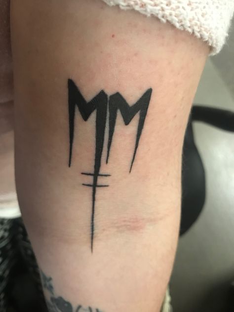 Marilyn Manson logo. Left forearm Marilyn Manson Tattoo Ideas, Tattoo Ideas Line Art, Tattoo Ideas Line, Marilyn Manson Tattoo, Left Hand Tattoo, Hollywood Tattoo, Marilyn Manson Art, Hand Tattoo Images, Meaningful Symbol Tattoos