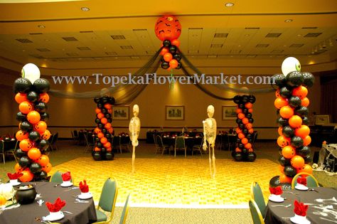 atmosphere- dance floor Halloween Dance Decorations, Homecoming Dance Decorations, School Dance Decorations, Halloween Homecoming, School Dance Themes, Dance Party Decorations, Sweetheart Dance, Project Graduation, Pep Squad