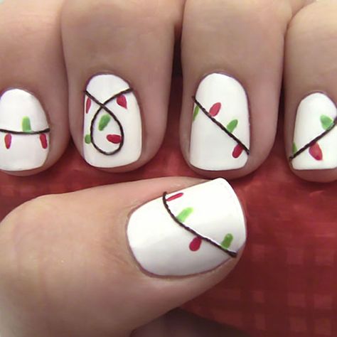 25+ Easy Christmas Nail Art Designs To Try Yourself – Elephant On The Road Christmas Nail Designs Easy, Nail Art Noel, Christmas Nail Art Easy, Nagellack Trends, Light Nails, Nail Tutorial, Christmas Nails Easy, Cute Christmas Nails, Christmas Nail Art Designs