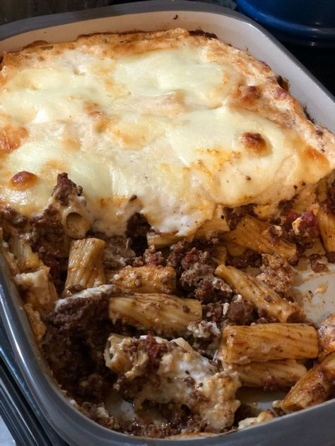 INA GARTEN’S PASTITSIO - Delish Grandma's Recipes Comforting Meals, Barefoot Contessa Recipes, Grandma's Recipes, Ina Garten Recipes, Ground Meat Recipes, Barefoot Contessa, Grandmas Recipes, Delish Recipes, Meat Sauce