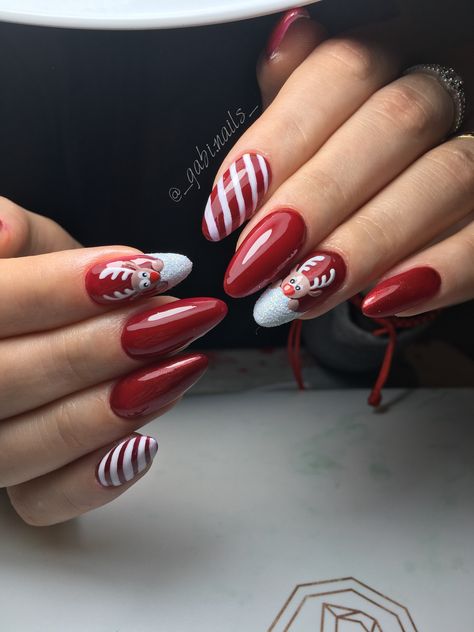 Nails With Reindeer, Christmas Red Nails, Christmas Nail Ideas, Candy Cane Nails, Beauty Hacks Nails, Christmas Nails Easy, Almond Shape Nails, Fall Crafts For Kids, New Year's Nails