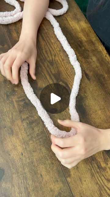 How To Make Blankets With Chunky Yarn, Big Loop Blanket, Hand Loop Blankets, How To Make Jumbo Yarn Blanket, Chunky Knit Blanket Directions, How To Finger Knit A Chunky Blanket, How To Make Knitted Blankets, How To Knit A Blanket With Your Hands, Chunky Blanket How To