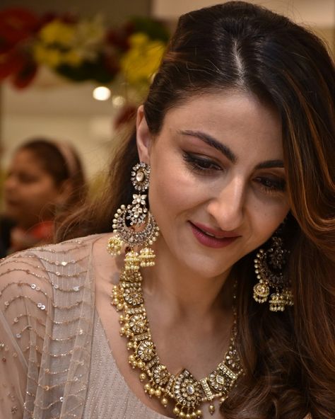 Soha Ali Khan, 90s Actresses, Big Nose Beauty, Kundan Jewellery Bridal, Yami Gautam, Indian Jewelry Earrings, Festive Collection, Wedding Dresses For Girls, Indian Dress