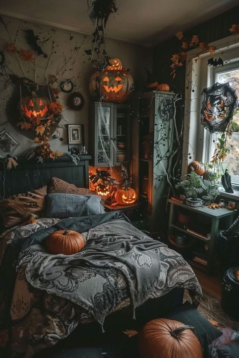 Vintage Halloween Aesthetic Decor, Halloween Bedroom Aesthetic, Halloween Themed Bedroom, Spooky Bedroom, Haloween Decor, Bohemian Witch, Halloween Bedroom Decor, Cozy Halloween, Halloween Room