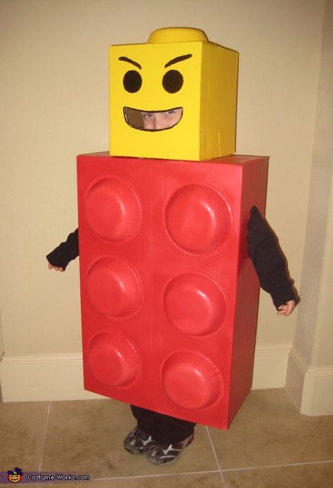 This homemade costume for boys entered our 2012 Halloween Costume Contest. Cardboard Box Halloween Costumes, Box Halloween Costumes, Lego Costume Diy, Lego Man Costumes, Lego Halloween Costumes, Halloween Lego, Boxing Halloween Costume, Lego Costume, Lego Halloween