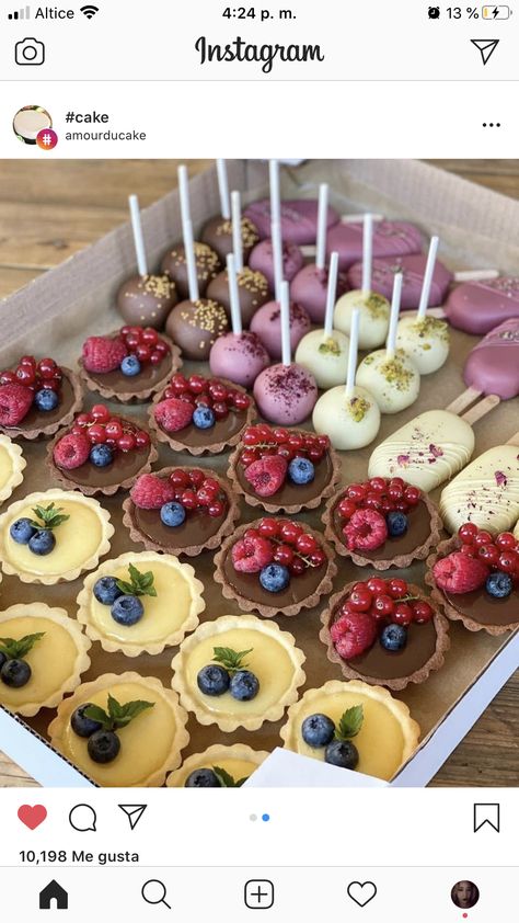 Sladky Bar, Cookie Hacks, Sweet Bar, Party Food Platters, Elf Clothes, Fruit Tart, Food Platters, Afternoon Tea, Party Food