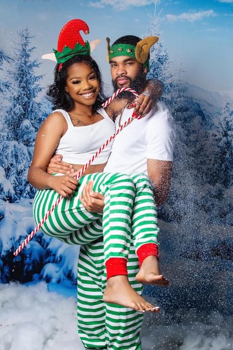 Family Photoshoot Christmas, Christmas Photos Outfits, Cute Christmas Pajamas, Christmas Couple Photos, Christmas Couple Pictures, Photoshoot Christmas, Christmas Pictures Outfits, Christmas Family Photoshoot, Matching Christmas Outfits