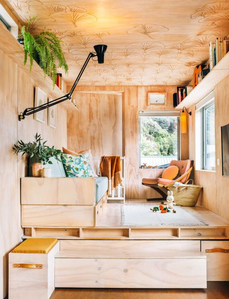 Tiny Container House Interiors, Shipping Container Bedroom Ideas, Interior Tiny House Ideas, Container House Inside, Shipping Container Bedroom, Tiny House Family Of 4, Container Interior Design, Tiny House Ideas Interior, Storage Tiny House