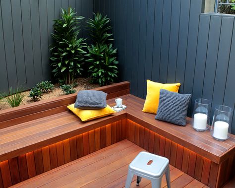 Camperdown courtyard - built-in seating - Contemporary - Patio - Sydney - by Quercus Gardens | Houzz AU Built In Benches, Deck Bench Seating, Built In Garden Seating, Patio Ideas Decor, Small Patio Ideas, New Patio Ideas, Outdoor Bench Seating, Home Wall Painting, Patio Pictures