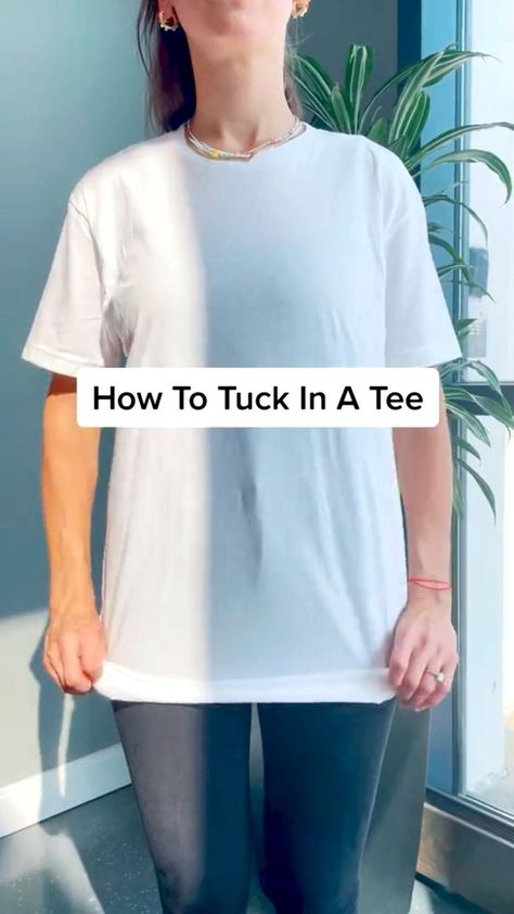 How to Tuck in a Shirt for Women: Skinny Jeans and T Shirt Outfit in 2022 | Jeans and t shirt outfit, Street style women, Women jeans T Shirt Outfit Street Style, How To Tie A Shirt Knot, 2022 Jeans, Tuck In A Shirt, How To Tie A Shirt, Tie A Shirt, Diy Cut Shirts, Shirt Knot, Jeans And T Shirt Outfit