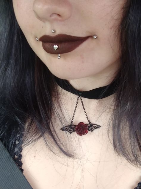 Cool Labret Jewelry, Dalia Bites Piercing, Stretched Lip Piercing, Snake Bites And Labret, Dalia Piercing, Dahlia Bites, Stretched Ears Aesthetic, Piercing Inspo Face, Dahlia Piercing