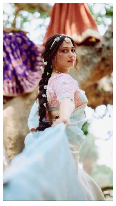 Pastel Pink Lehenga, Alia Bhatt Photoshoot, Navratri Dress, Engagement Hairstyles, Festival Photography, Indian Bridal Photos, Glamour World, Bride Photoshoot, Indian Photoshoot