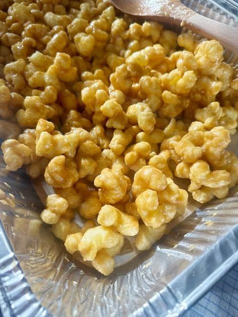 How To Make Easy Caramel Puff Corn | GB's Kitchen Carmel Puff Corn, Caramel Puffed Corn Recipe, Puffed Corn Recipes, Caramel Corn Easy, Caramel Puff Corn, Puff Corn, Corn Puffs, Easy Caramel, Corn Snacks