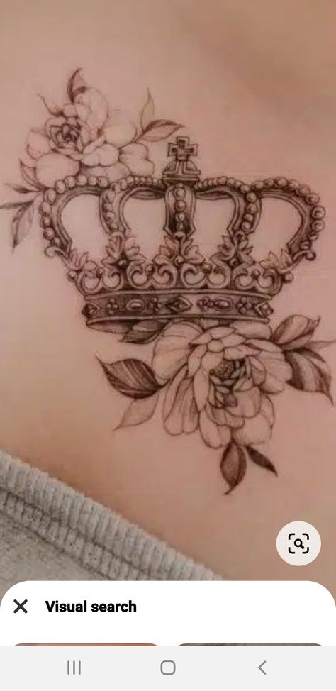 Crown Tattoos For Women, Queen Crown Tattoo, Crown Tattoos, Tablet Samsung, Beautiful Tattoos For Women, Small Pretty Tattoos, Simple Tattoo Designs, Chest Tattoos For Women, Crown Tattoo