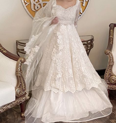 Bridal Dresses 2022, Car 2023, Desi Wedding Dresses, Cars Aesthetic, Nikkah Dress, Dresses 2022, Pakistani Fancy Dresses, Pakistani Fashion Party Wear, Beautiful Pakistani Dresses