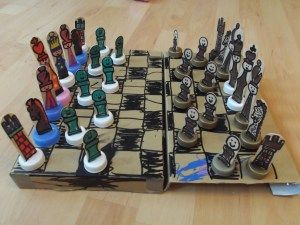 Disney Princess Crafts, Homemade Board Games, Cardboard Organizer, Learn Chess, Princess Crafts, Homemade Paint, New Year's Crafts, Diy Games, Chess Game