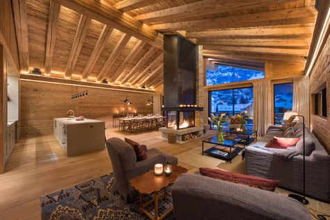 Chalet Mckinley in Zermatt - Le Collectionist Wood Attic, Luxury Chalet Interior, Swiss House, Chalet Interior Design, Modern Chalet, Attic Ideas, Chalet Interior, Chalet Design, Rustic Home Interiors