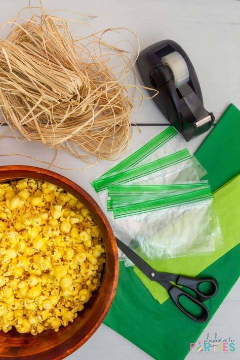 Corn On The Cob Popcorn Bags, Farm Themed Snacks, Farm Party Snacks, Popcorn Corn On The Cob, Farm Party Food Ideas, Farm Themed Food Ideas, Barnyard Baby Shower Ideas, Farm Birthday Party Food Ideas, Cowboy Snacks