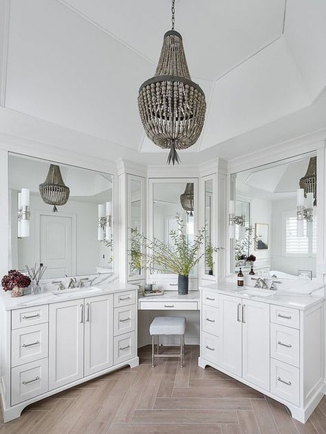 There’s nothing vain about wanting the most out of bathroom prep space. Enter: the perfect corner vanity. Makeup Bathroom Vanity, Makeup Bathroom, Corner Bathroom Vanity, Chic Vanity, Architecture Renovation, Best Kitchen Design, Bathroom Vanity Designs, Tile Layout, Large Bathroom