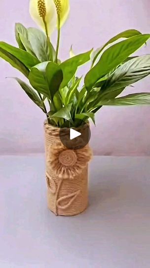 Toilet Paper Roll Art, Daily Crafts, Rolled Paper Art, How To Make Rose, Hobby Craft, Diy Glass Bottle Crafts, Rustic Flower, Rope Crafts, Paper Towel Roll Crafts