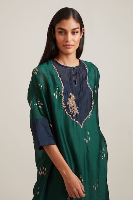 Buy Green Kurta Silk Chanderi Printed And Applique Foil Kaftan & Pant Set For Women by Vamil by Tina & Sonali Online at Aza Fashions. Kaftan Kurta, Dabka Work, Dori Work, Applique Work, Long Kurti Designs, Dress Design Patterns, Kurti Designs Party Wear, Kurta Designs Women, Designer Dresses Casual