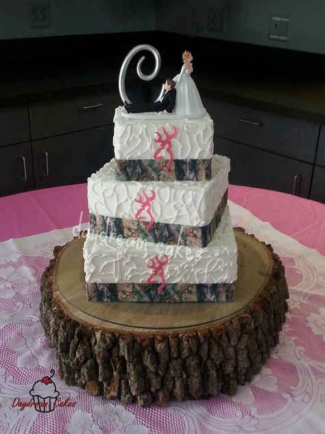 Camo And Pink Browning Deer Wedding Cake The Ribbon Is Edible Camo and pink browning deer wedding cake. The ribbon is edible. Camo Wedding Cake, Pink Camo Wedding, Camo Cakes, Camo Cake, Camo Wedding Cakes, Peacock Wedding Cake, Camouflage Wedding, Deer Wedding, Country Wedding Cakes